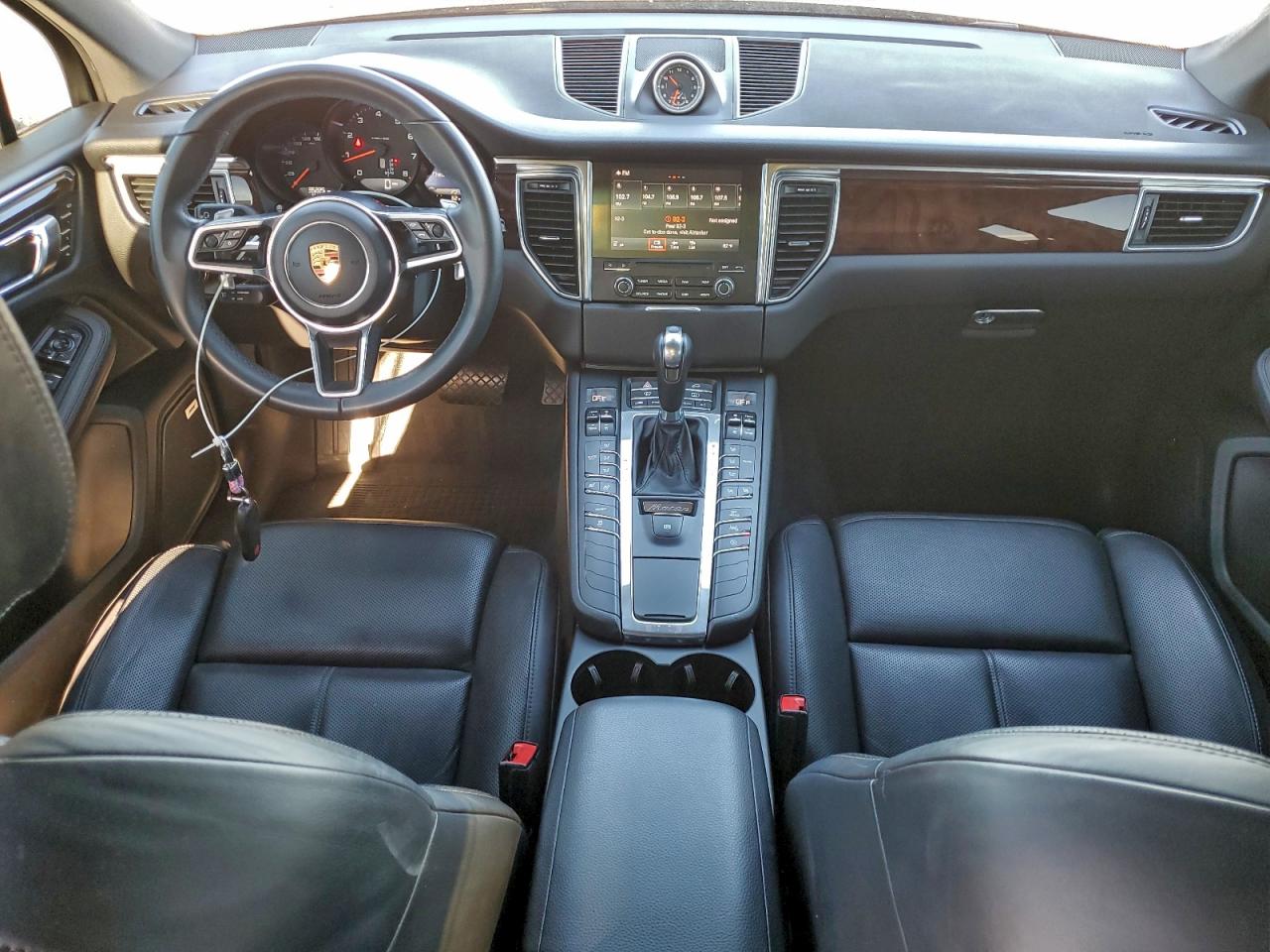 2018 PORSCHE MACAN photo 8