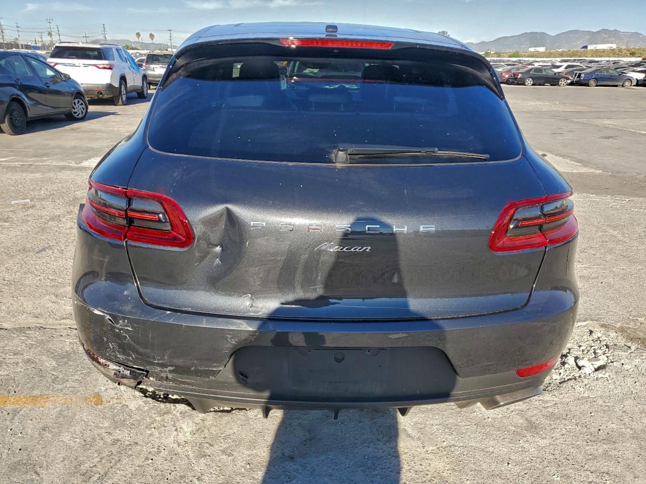 2018 PORSCHE MACAN photo 6