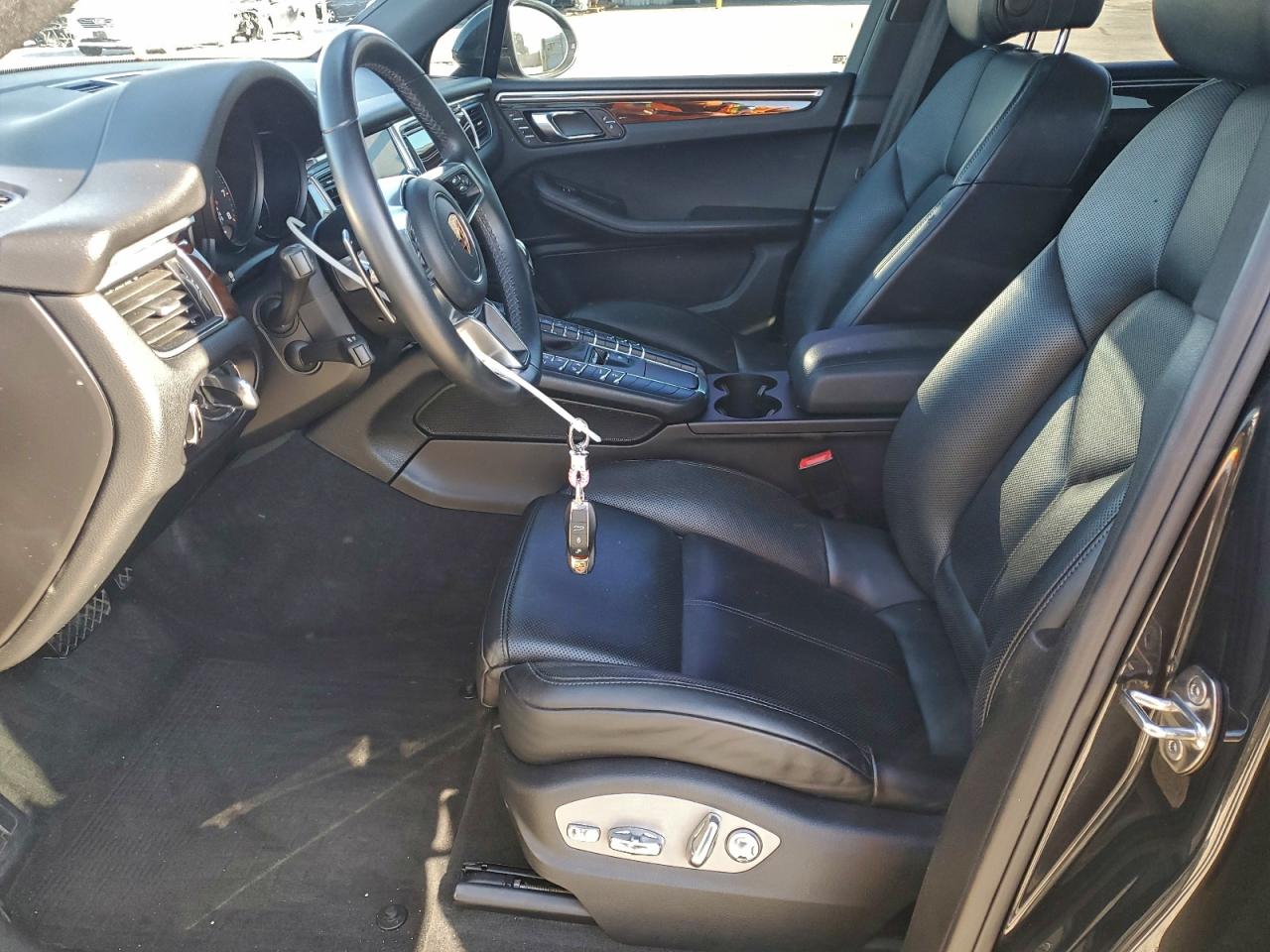 2018 PORSCHE MACAN photo 7