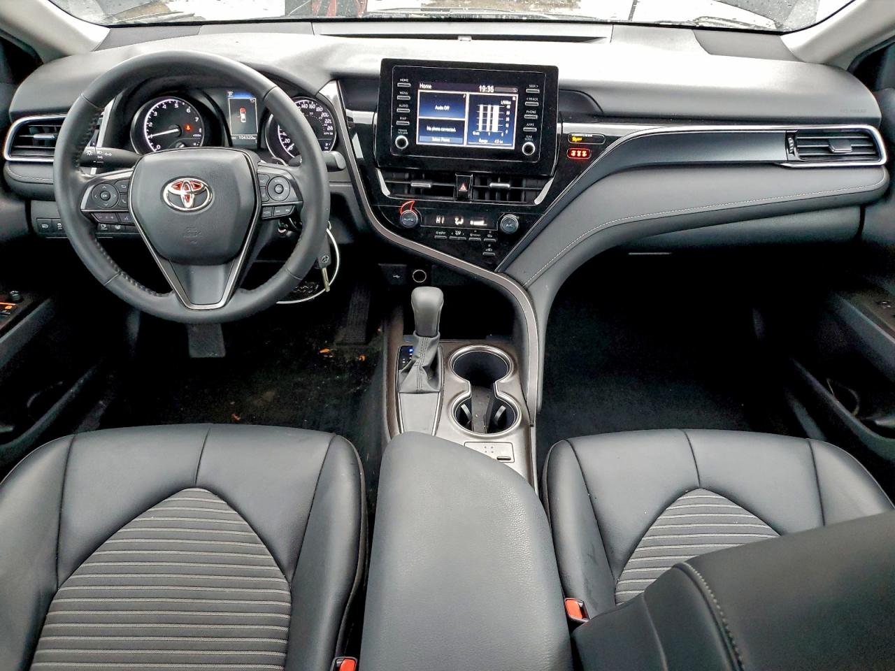 2022 TOYOTA CAMRY SE photo 22