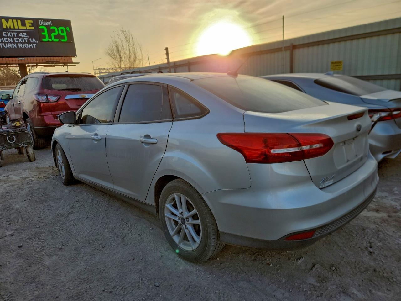 2017 FORD FOCUS SE photo 2
