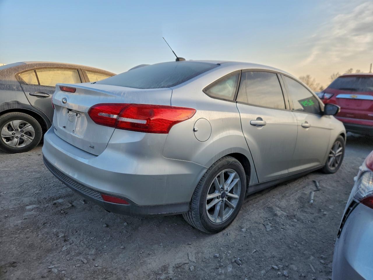2017 FORD FOCUS SE photo 3