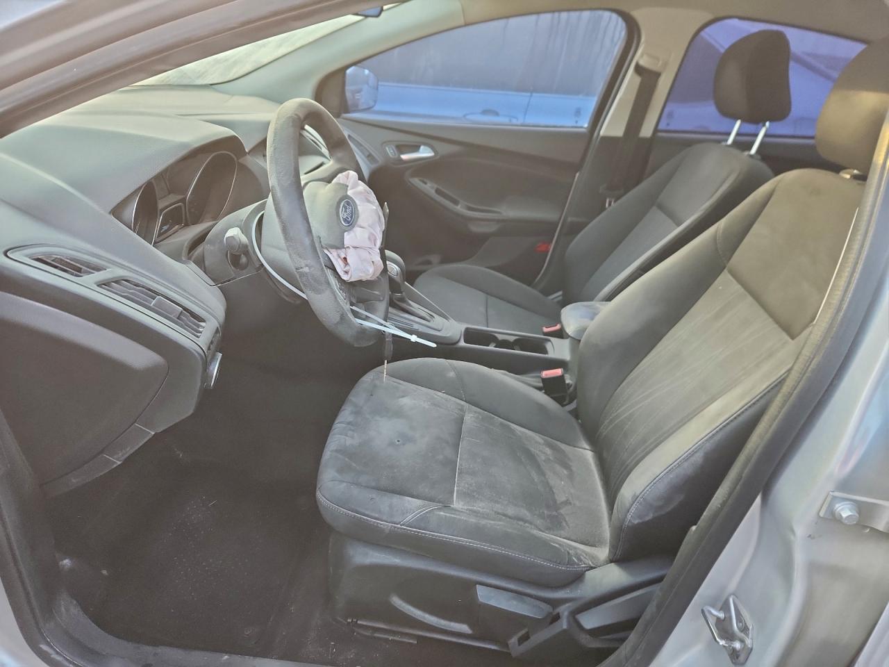 2017 FORD FOCUS SE photo 7
