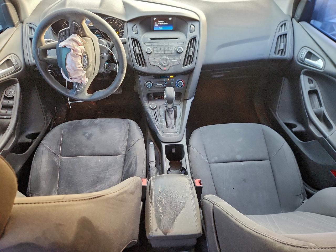 2017 FORD FOCUS SE photo 8