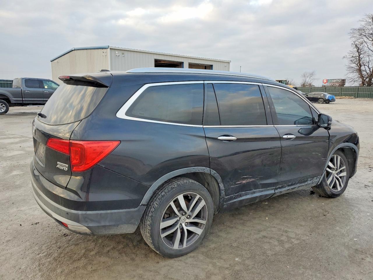 2016 HONDA PILOT TOURING photo 3