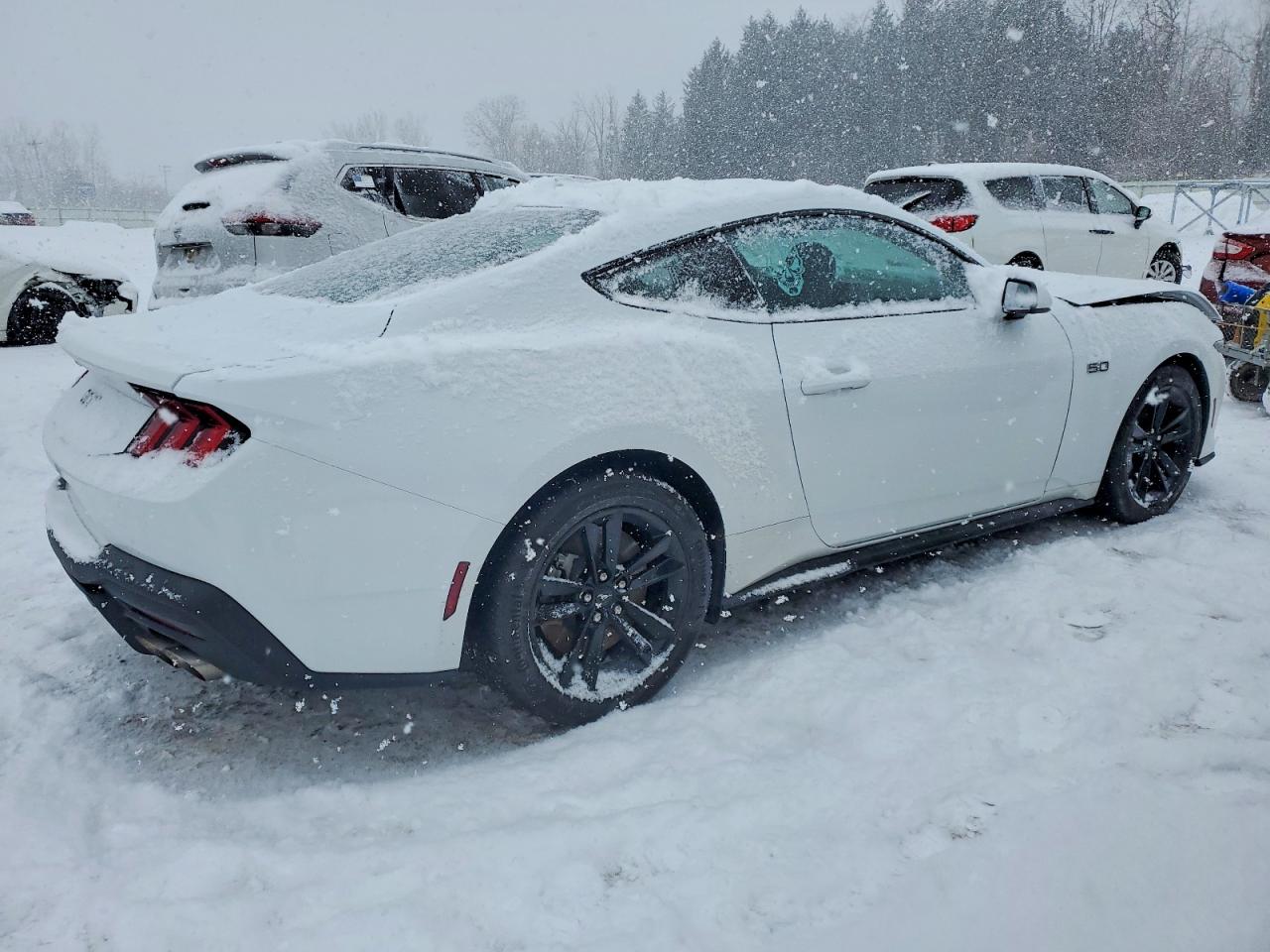 2024 FORD MUSTANG GT photo 3