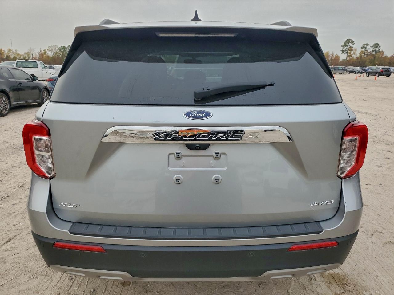 2023 FORD EXPLORER XLT photo 6