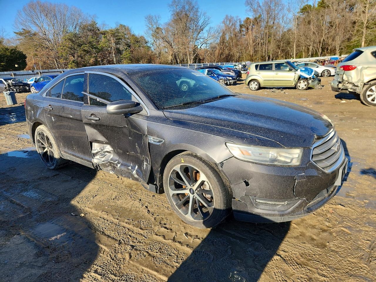 2015 FORD TAURUS SEL photo 4