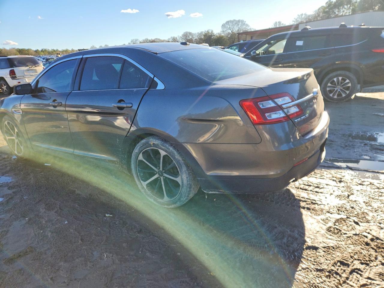 2015 FORD TAURUS SEL photo 2