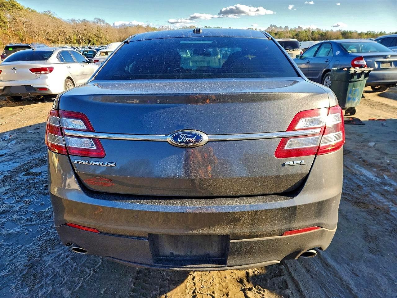 2015 FORD TAURUS SEL photo 6
