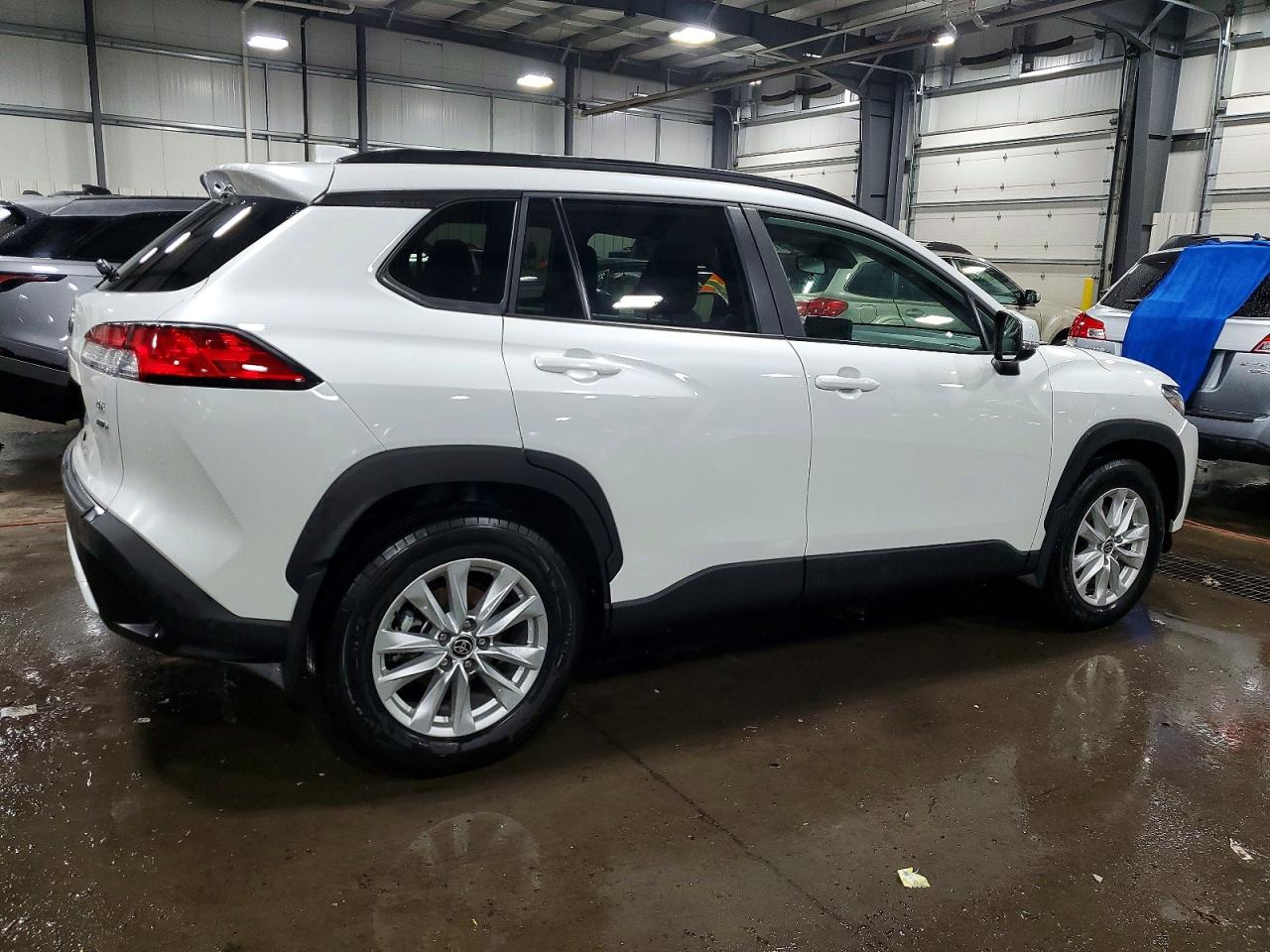 2023 TOYOTA COROLLA CROSS LE photo 3