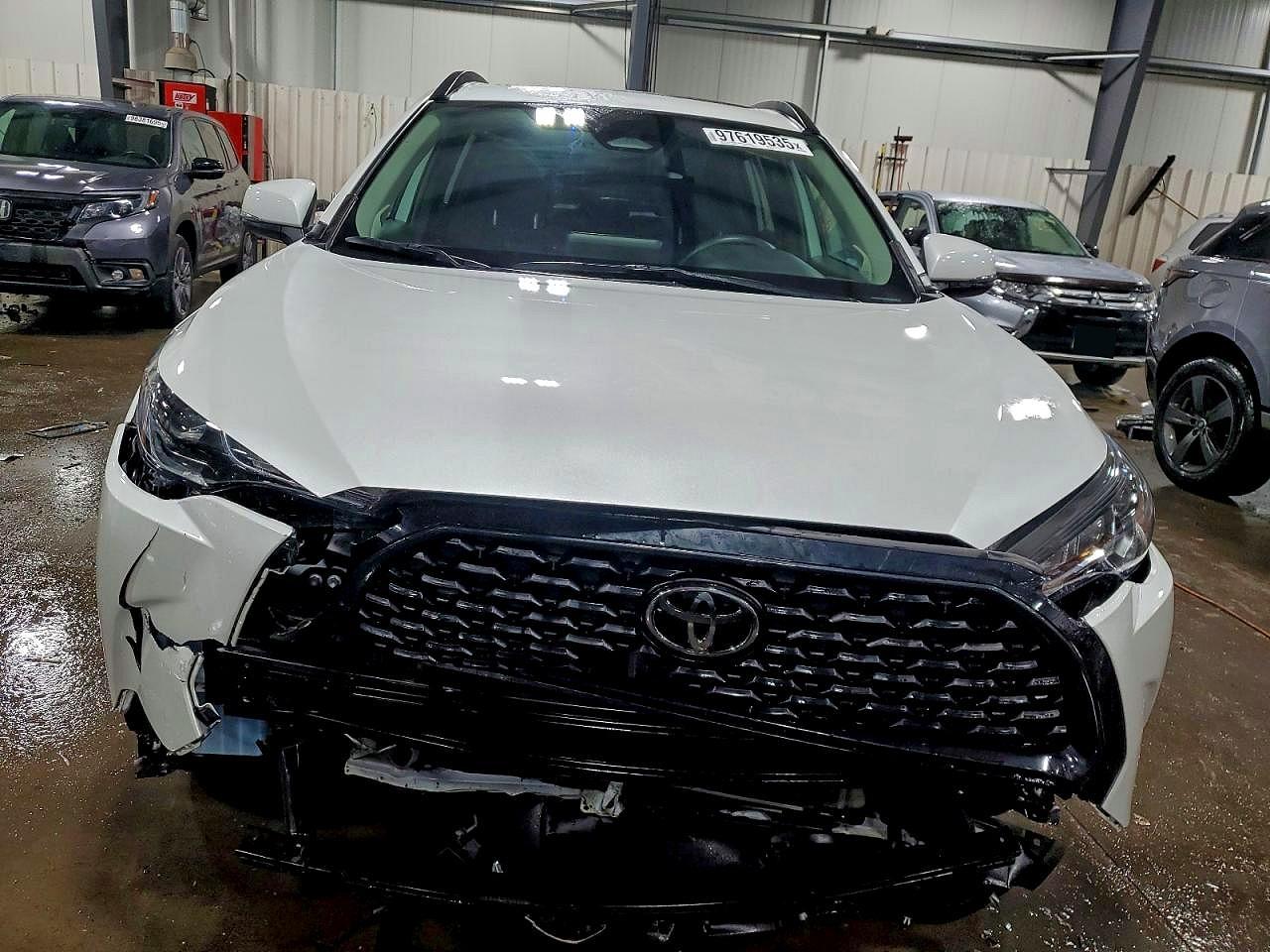 2023 TOYOTA COROLLA CROSS LE photo 5