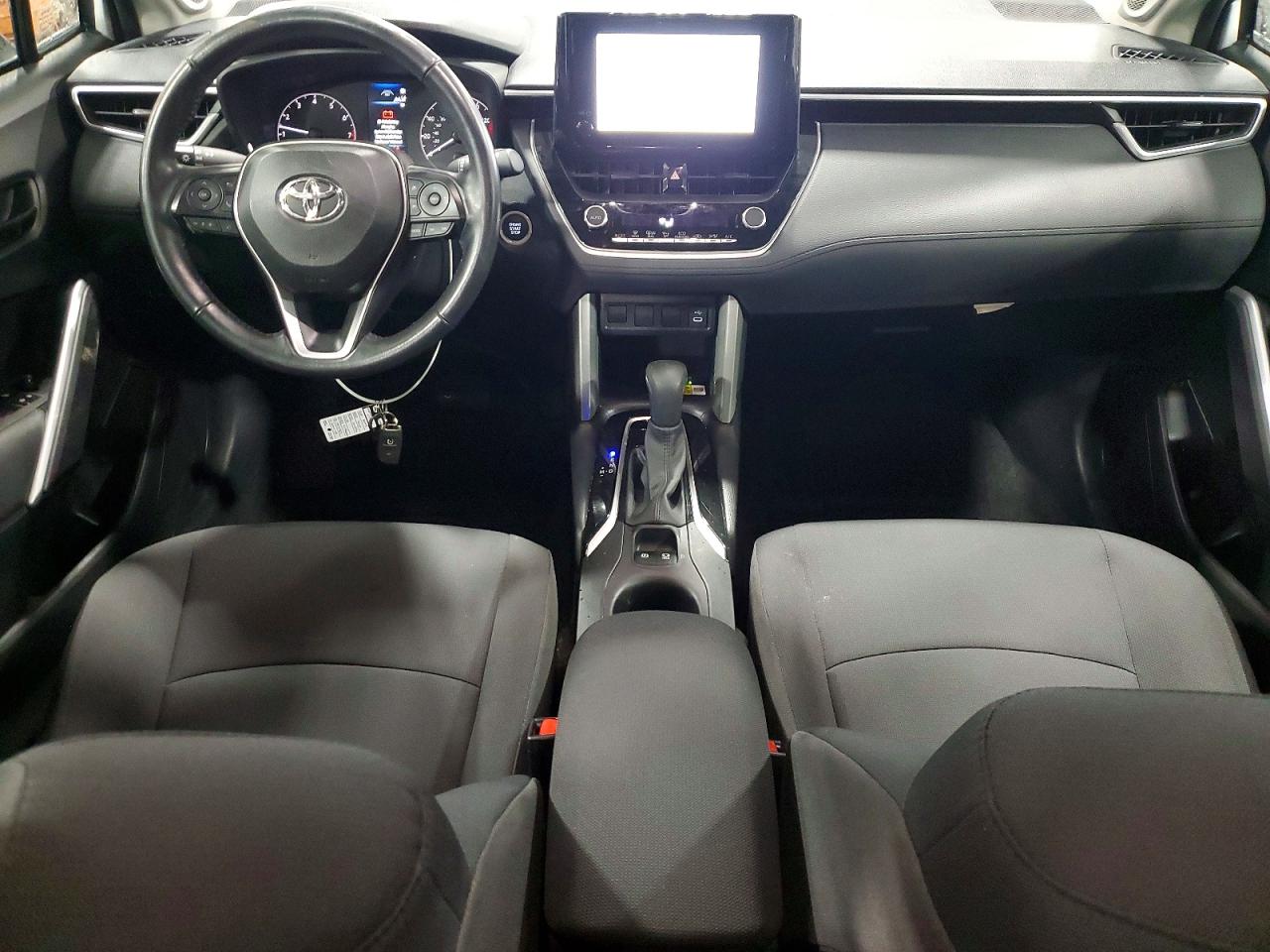 2023 TOYOTA COROLLA CROSS LE photo 8