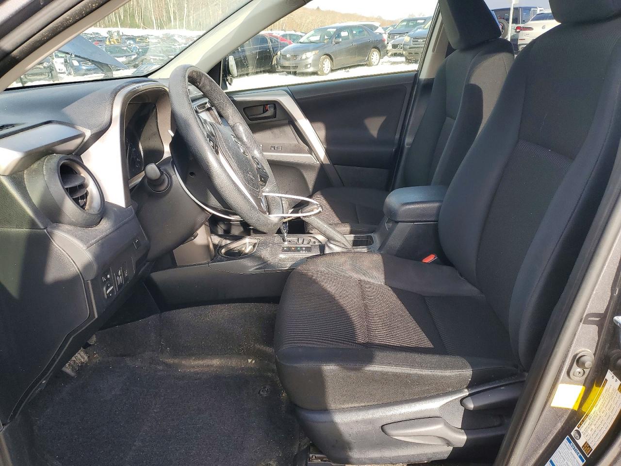 2018 TOYOTA RAV4 LE photo 7