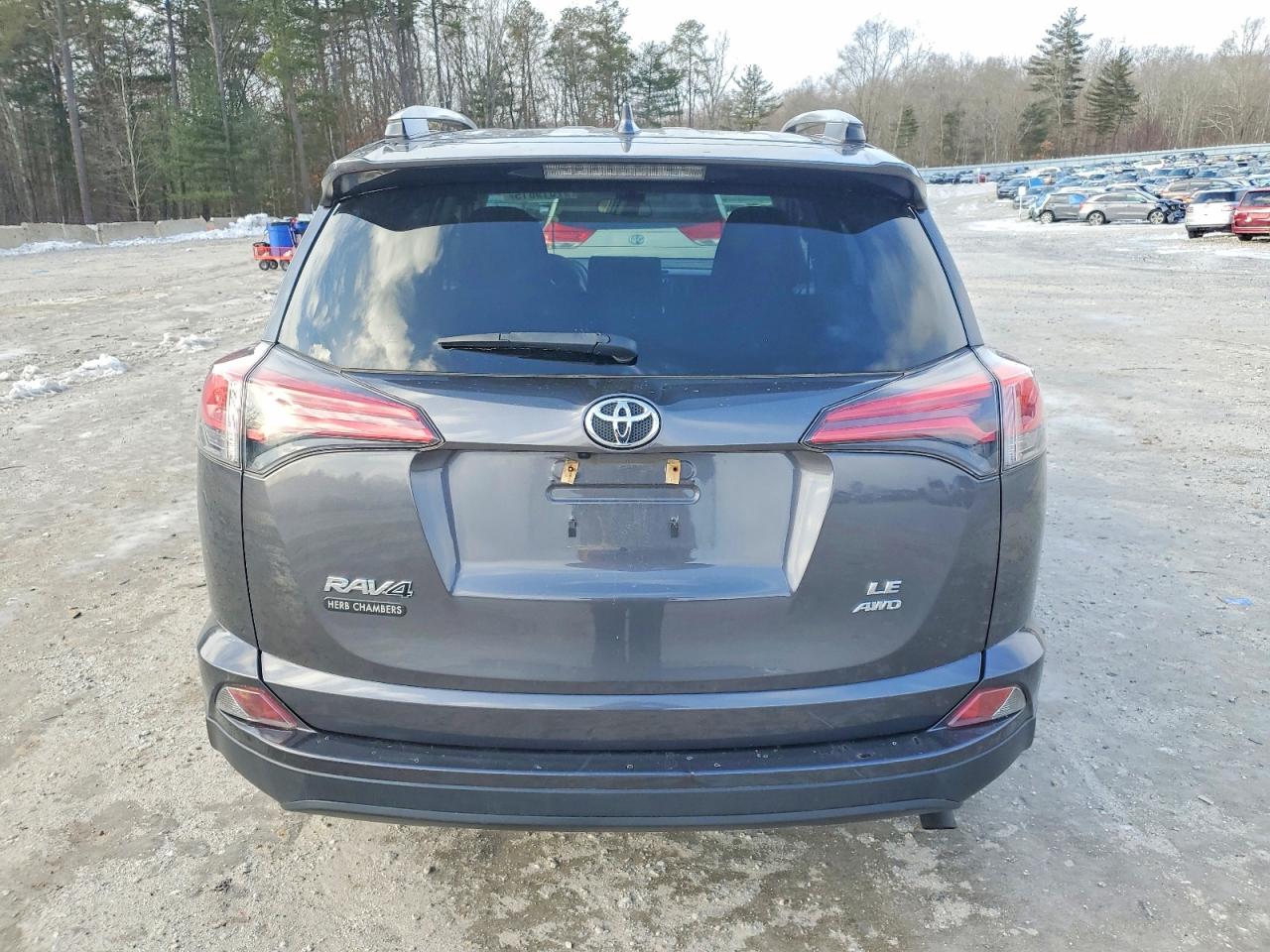 2018 TOYOTA RAV4 LE photo 6