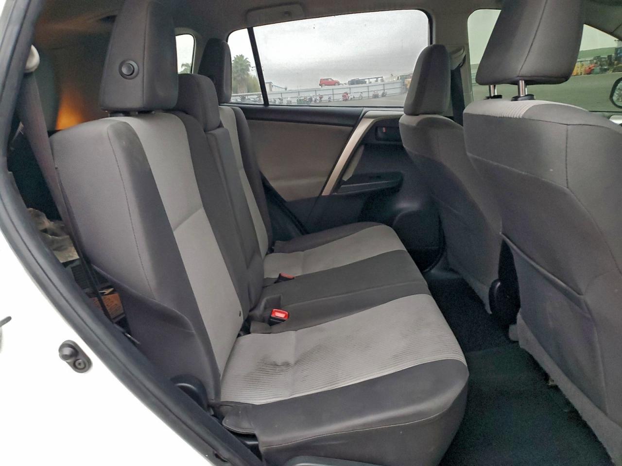 2014 TOYOTA RAV4 LE photo 11