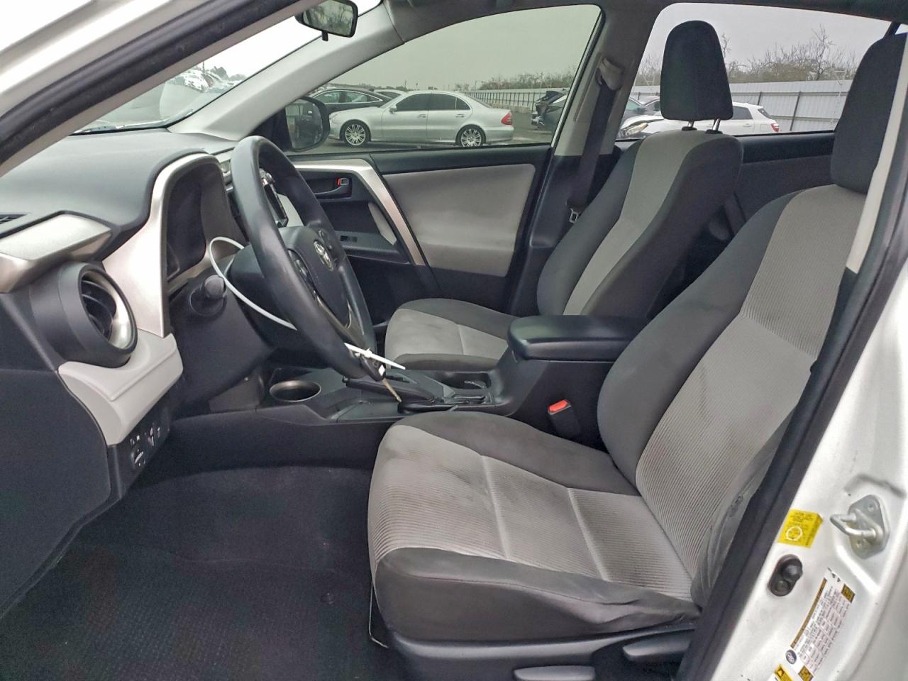 2014 TOYOTA RAV4 LE photo 7