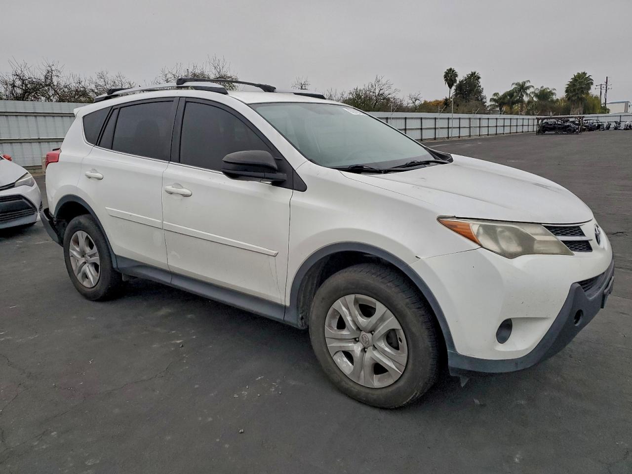 2014 TOYOTA RAV4 LE photo 4
