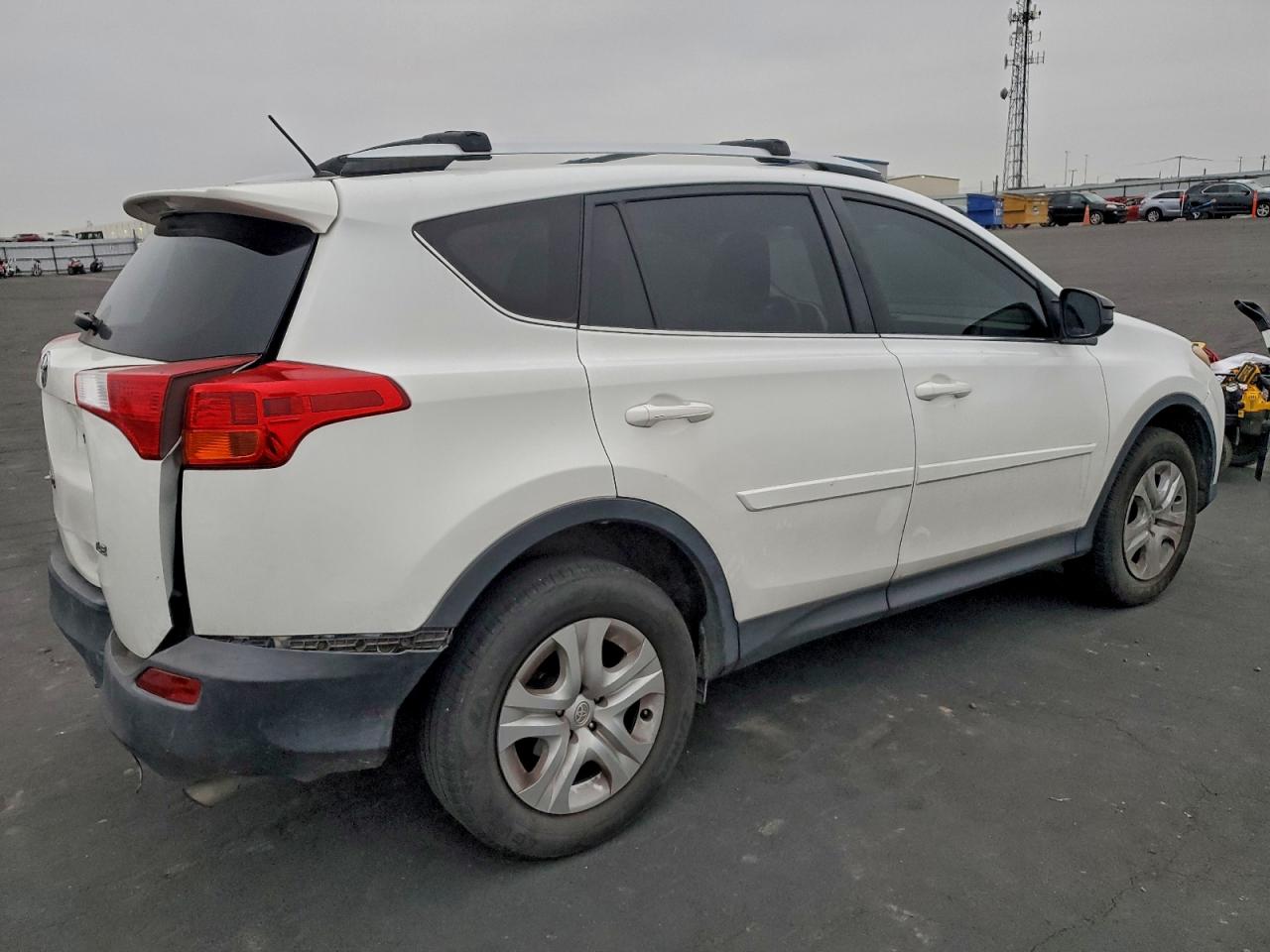 2014 TOYOTA RAV4 LE photo 3