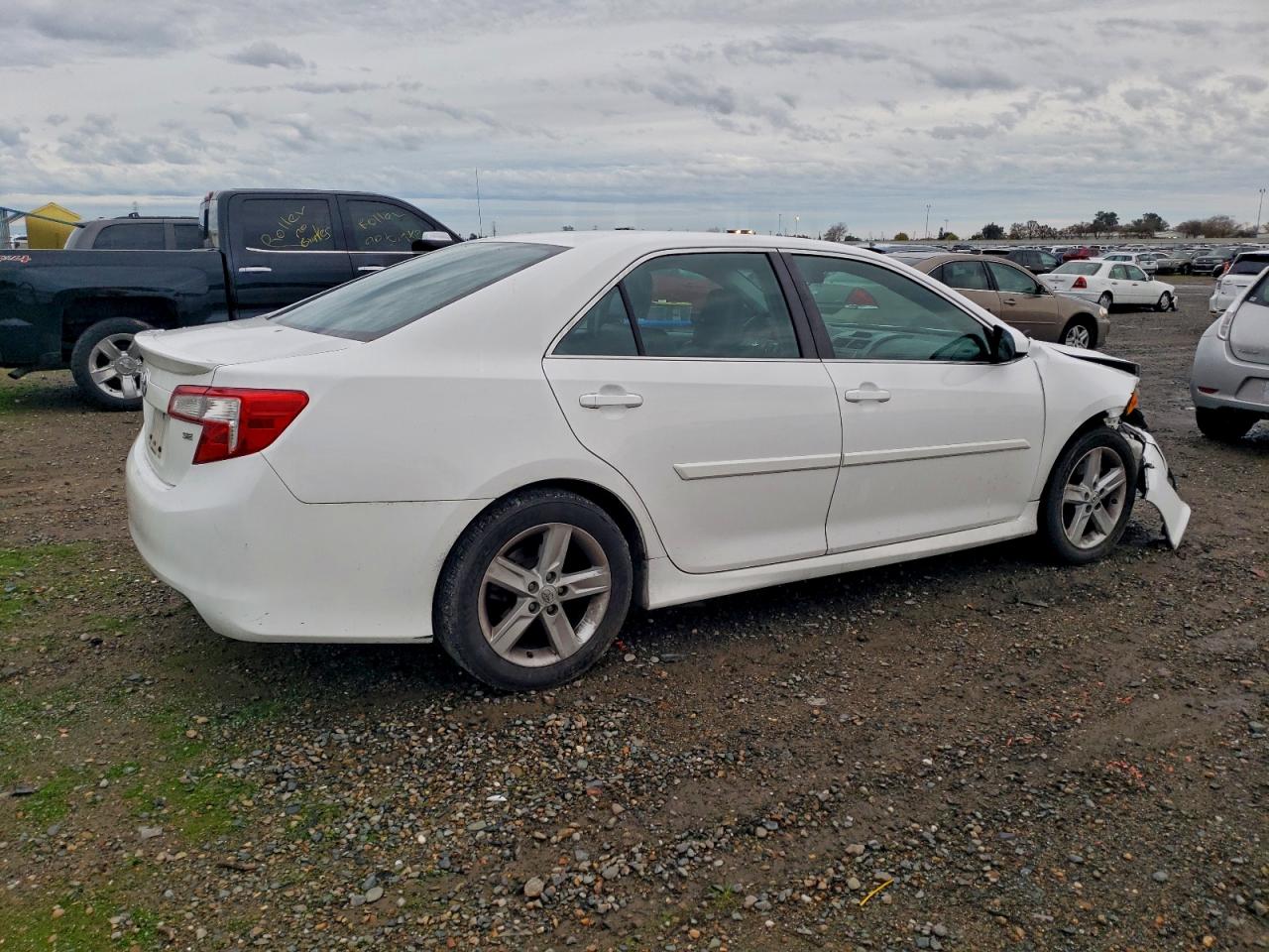 2013 TOYOTA CAMRY photo 3
