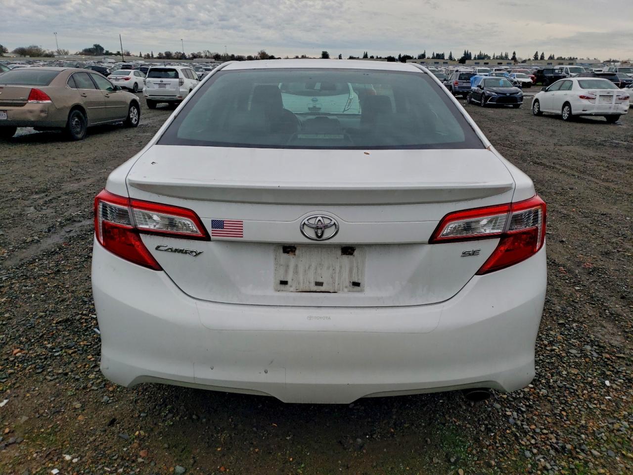 2013 TOYOTA CAMRY photo 6