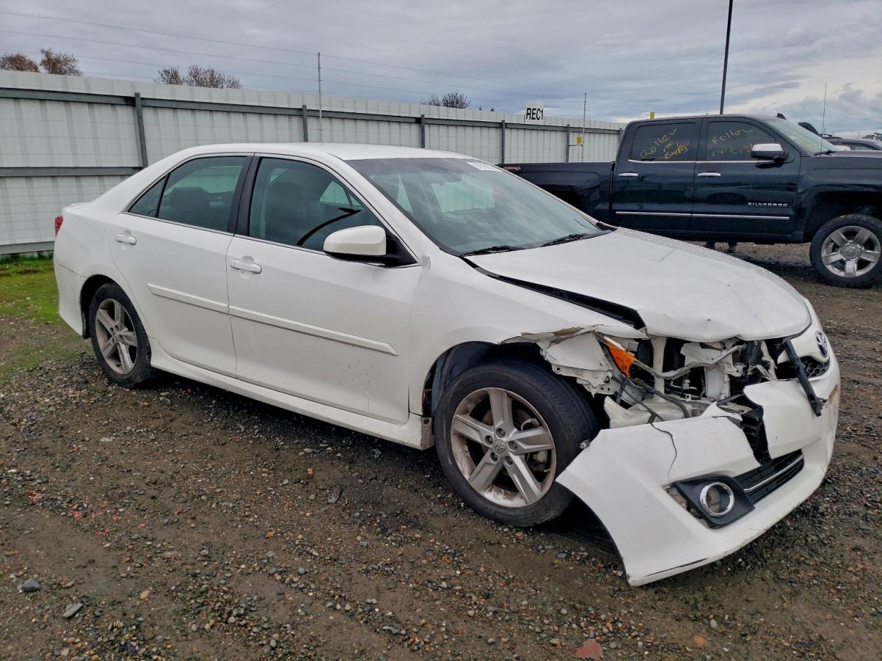2013 TOYOTA CAMRY photo 4