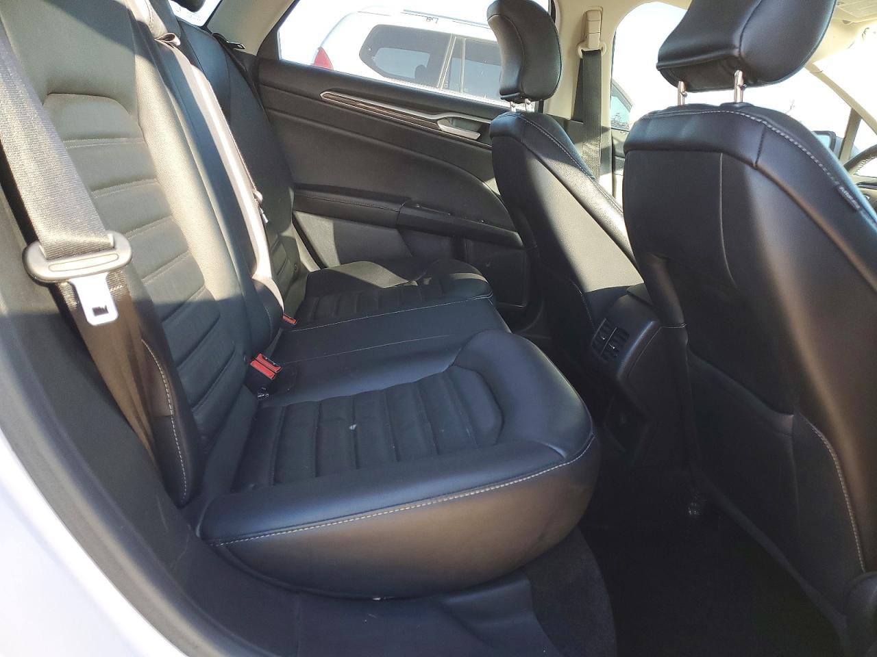 2017 FORD FUSION SE photo 19