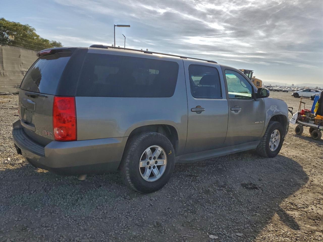 2009 GMC YUKON XL C1500 SLE photo 3