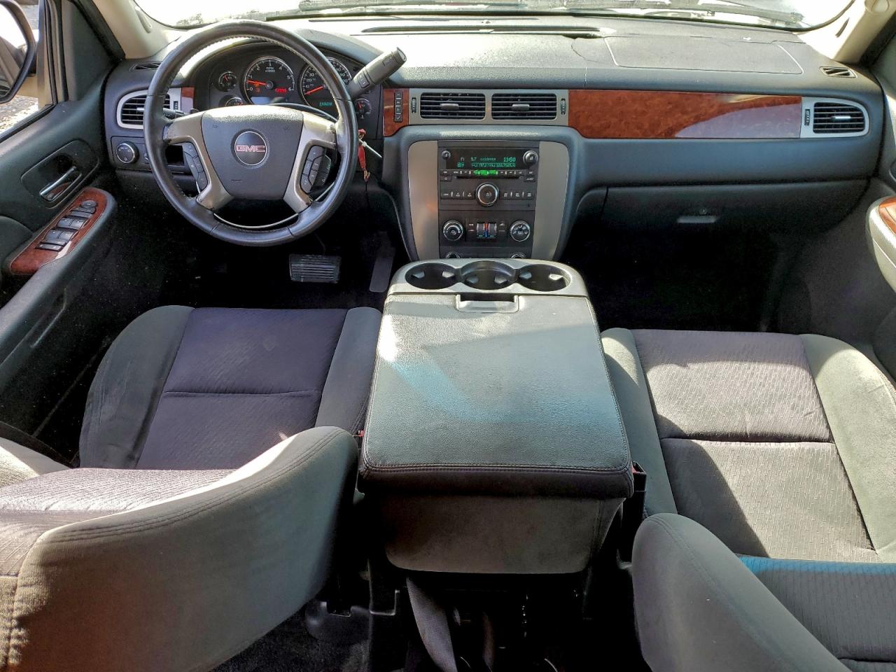 2009 GMC YUKON XL C1500 SLE photo 8