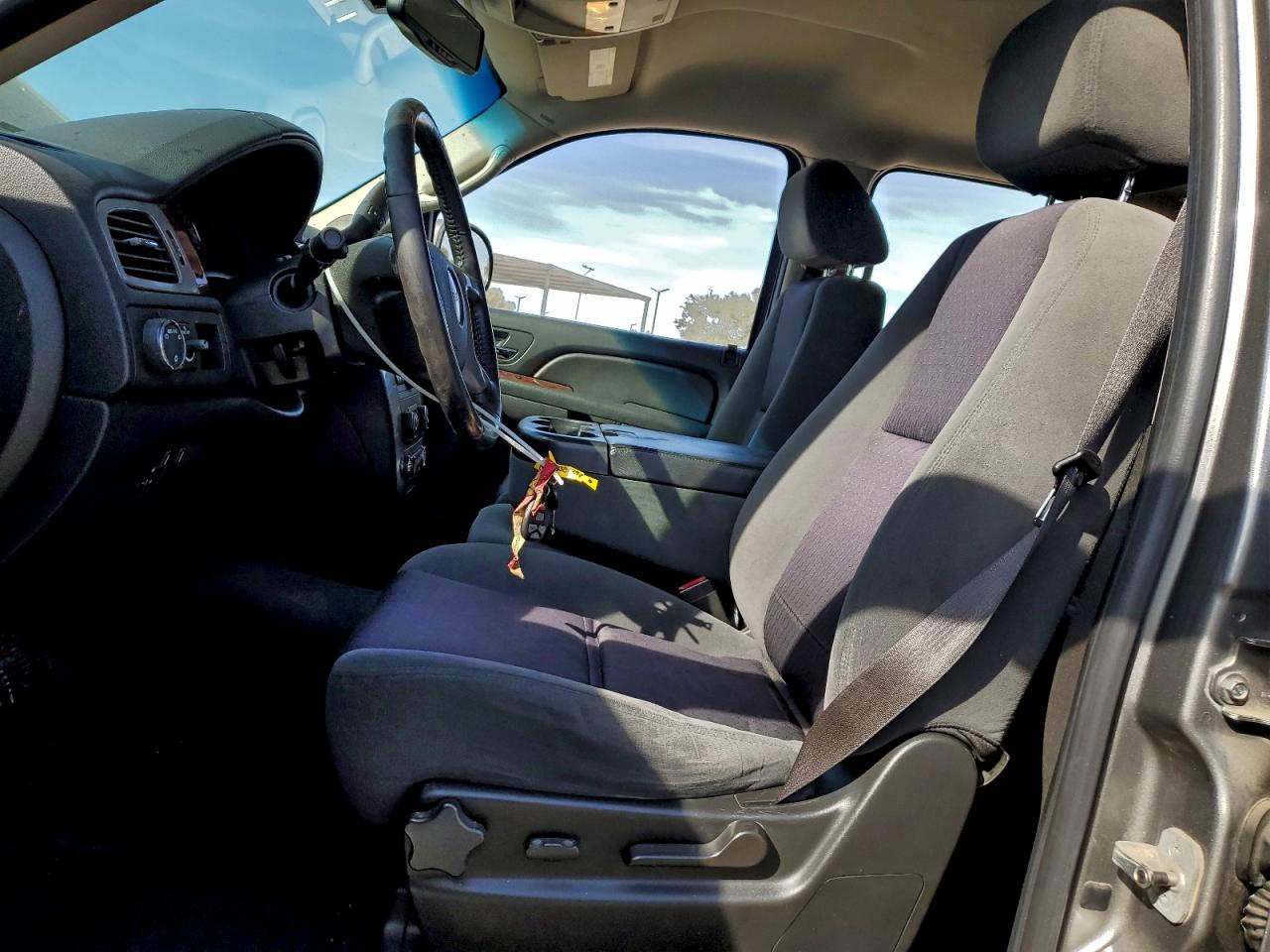 2009 GMC YUKON XL C1500 SLE photo 7
