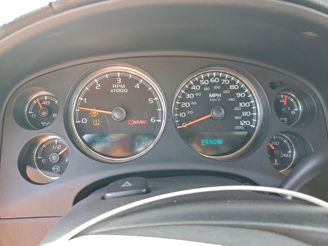 2009 GMC YUKON XL C1500 SLE photo 9