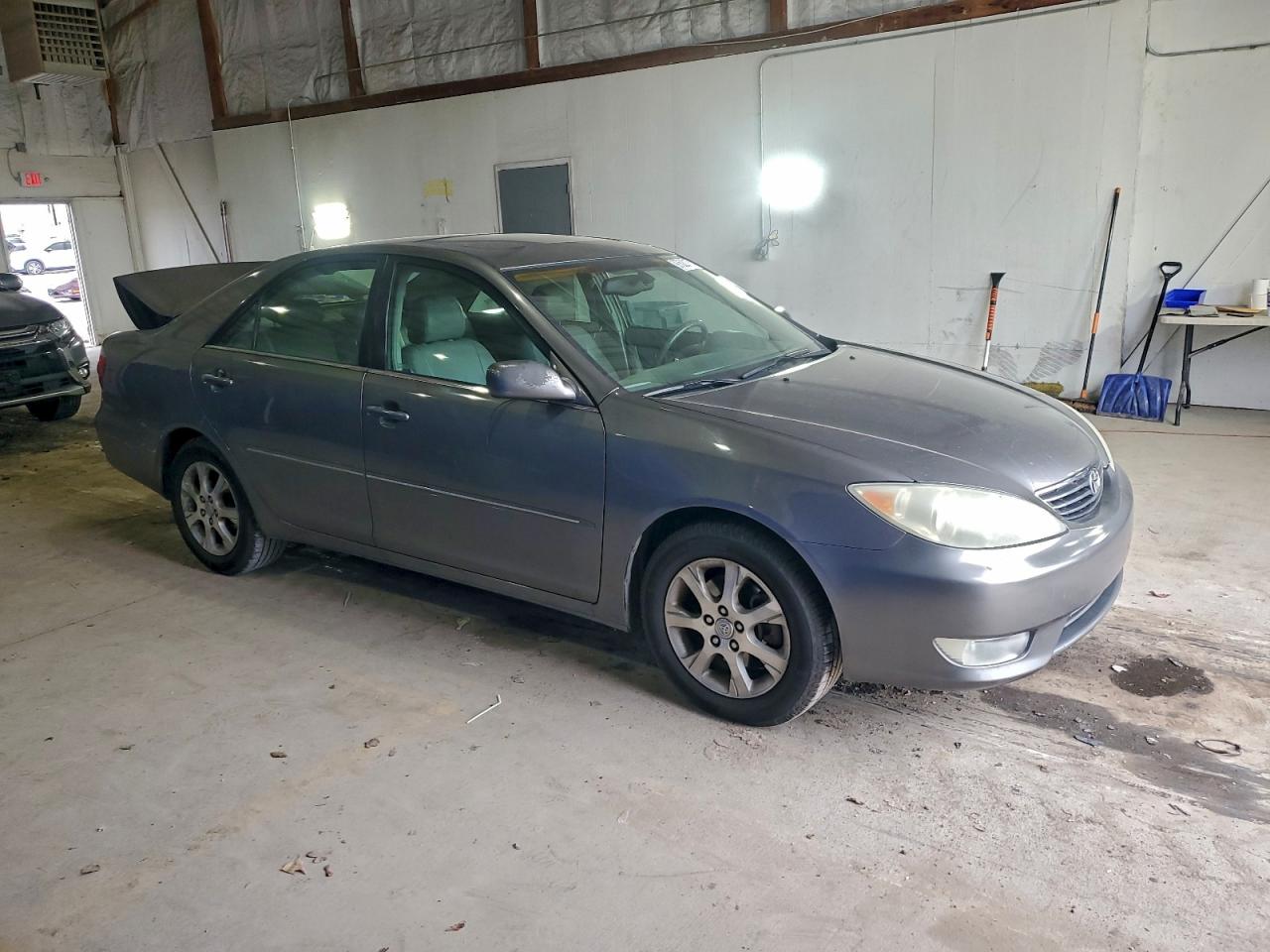 2005 TOYOTA CAMRY LE photo 4