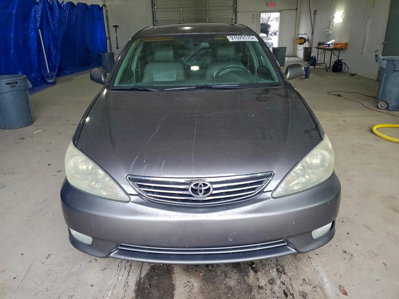 2005 TOYOTA CAMRY LE photo 5