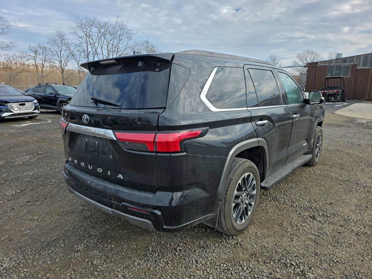 2023 TOYOTA SEQUOIA SR5 photo 4