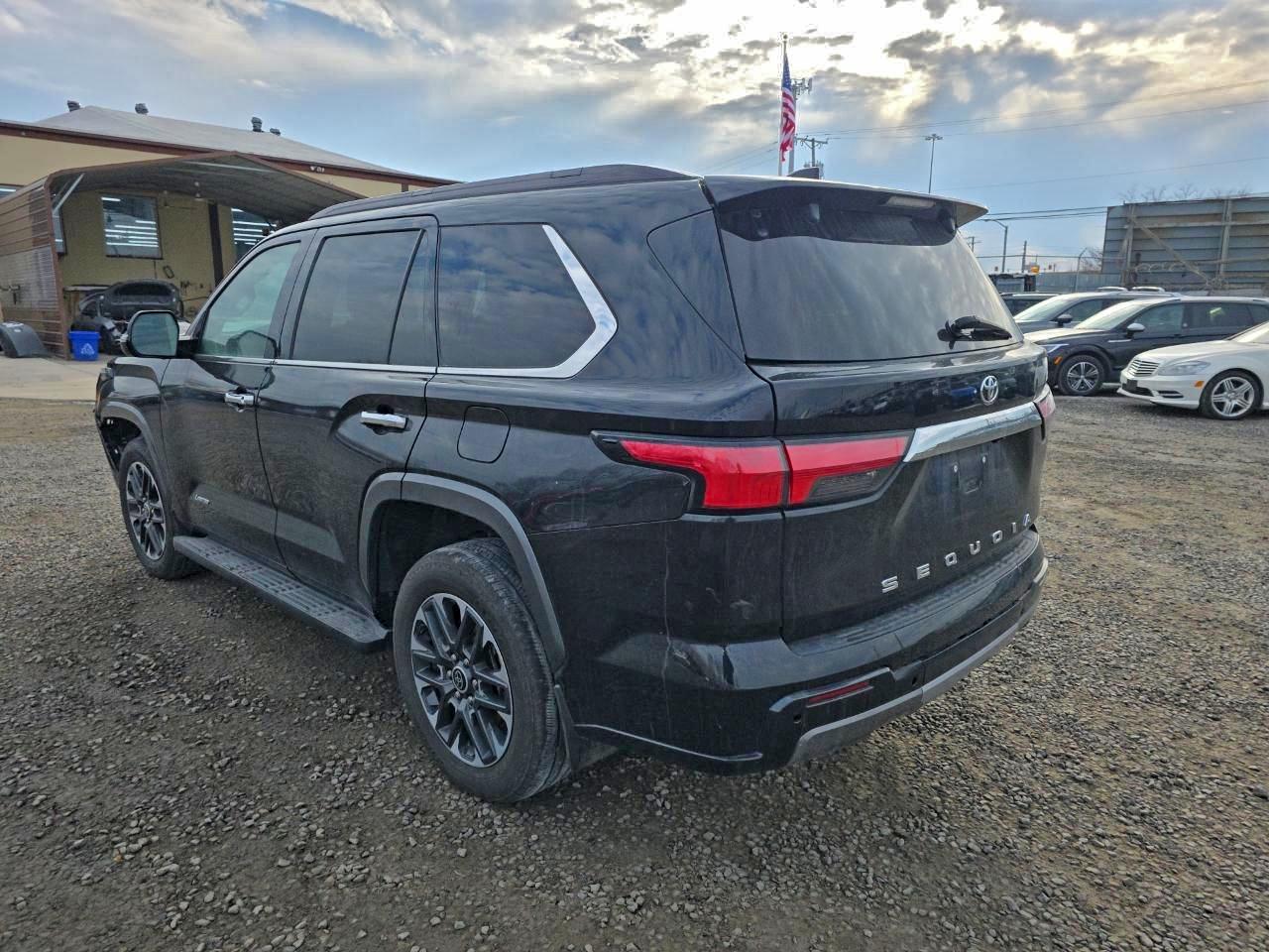 2023 TOYOTA SEQUOIA SR5 photo 2