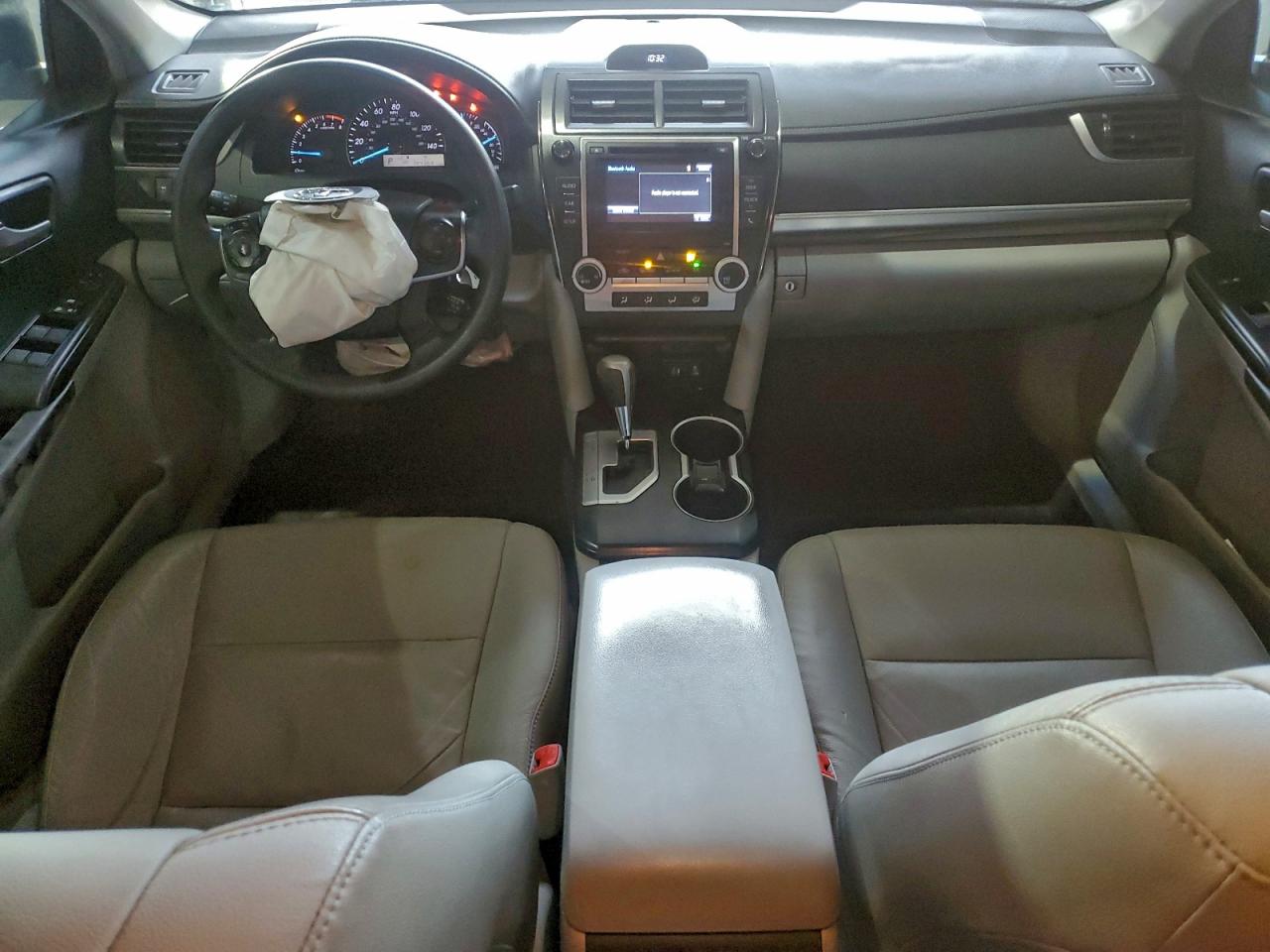 2014 TOYOTA CAMRY L photo 8