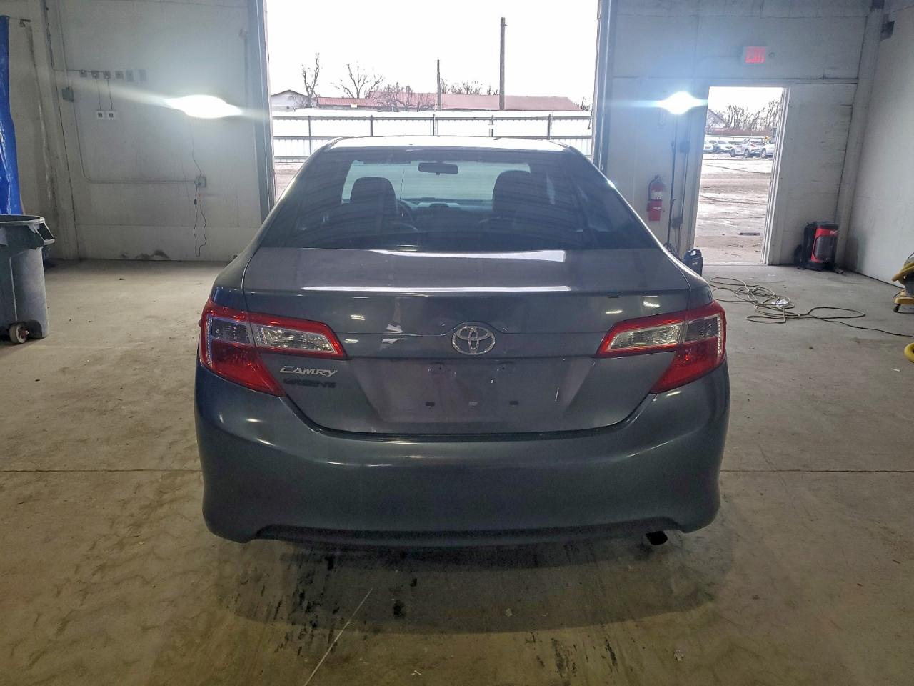 2014 TOYOTA CAMRY L photo 6