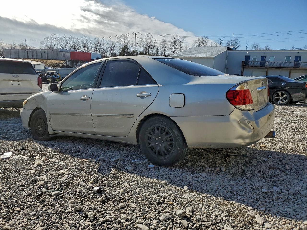 2005 TOYOTA CAMRY LE photo 2