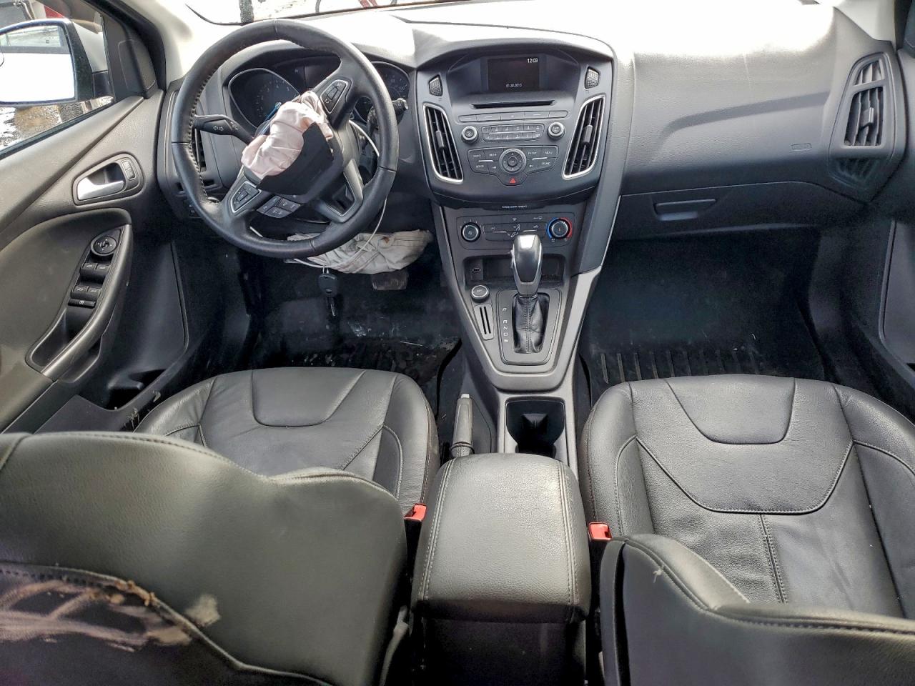2015 FORD FOCUS SE photo 8