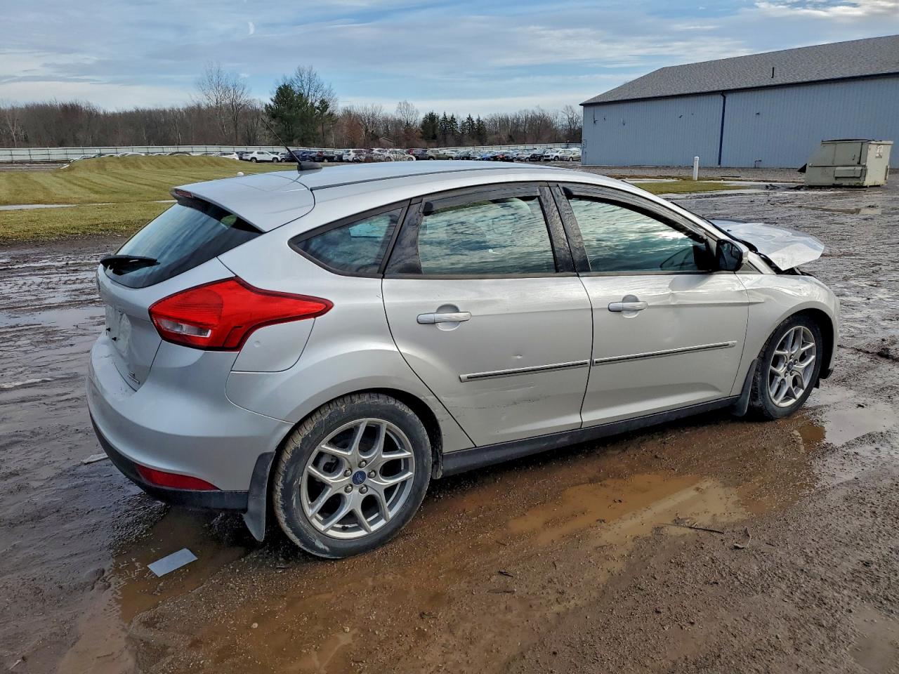 2015 FORD FOCUS SE photo 3