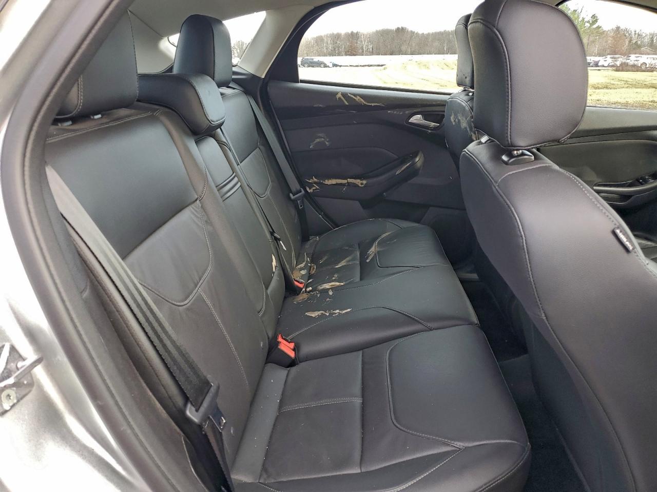 2015 FORD FOCUS SE photo 10