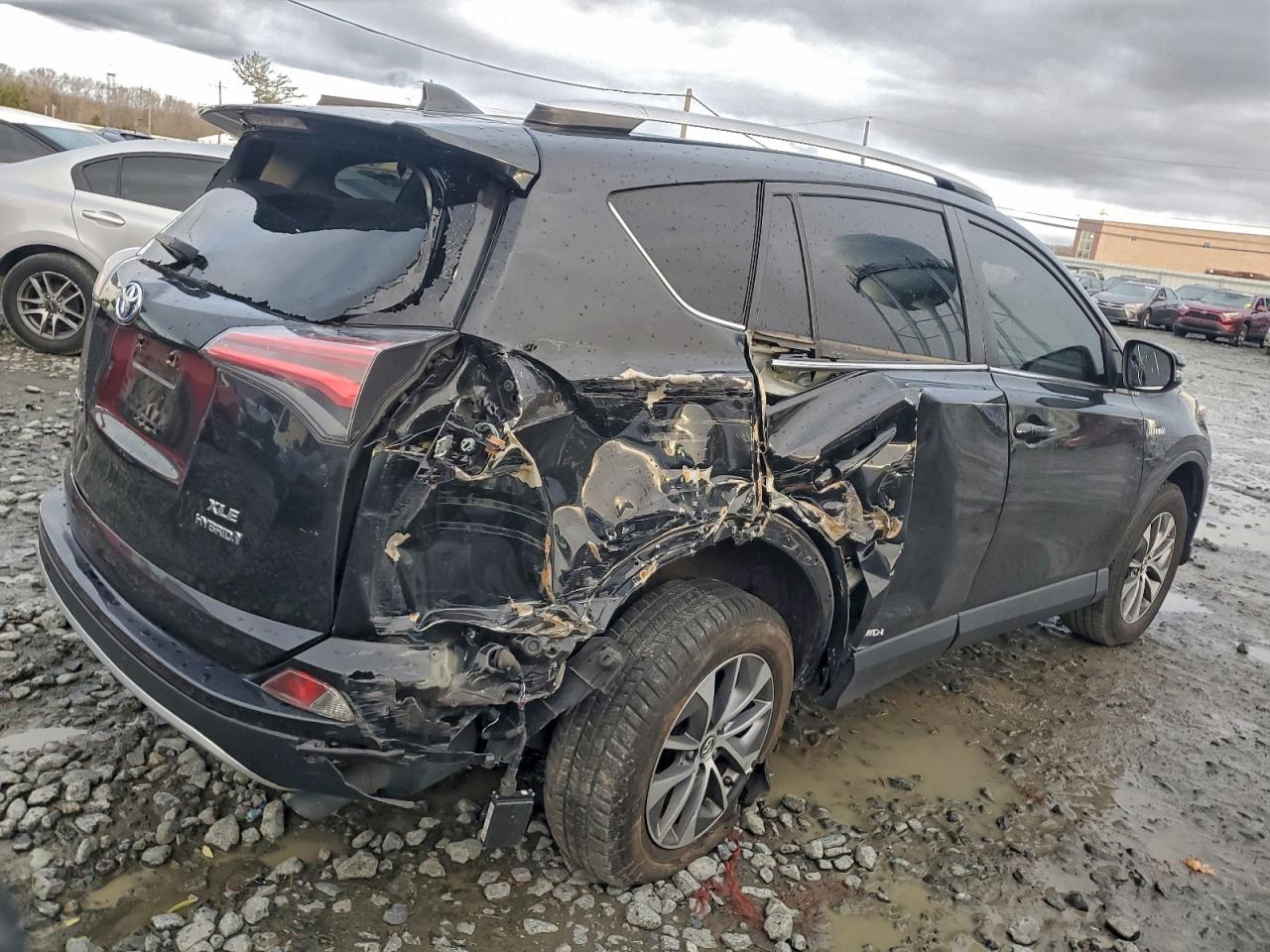2016 TOYOTA RAV4 HV XLE photo 3