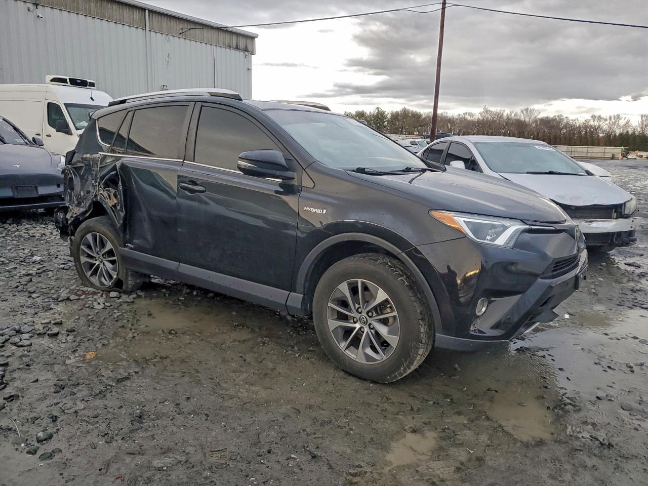 2016 TOYOTA RAV4 HV XLE photo 4