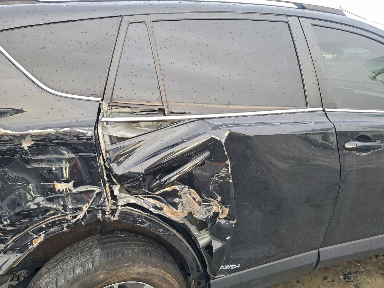 2016 TOYOTA RAV4 HV XLE photo 10