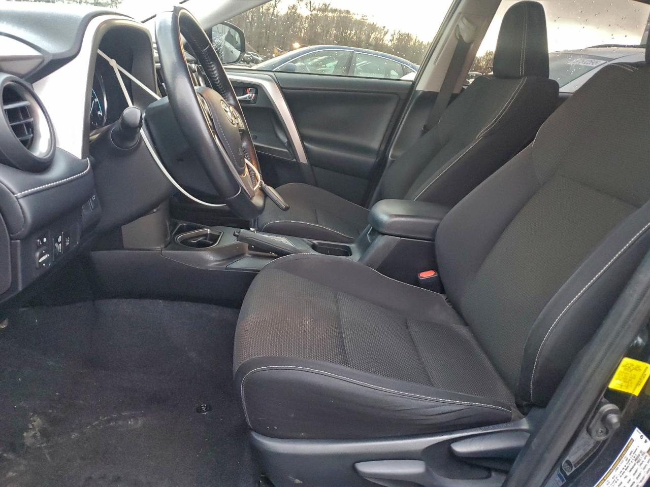 2016 TOYOTA RAV4 HV XLE photo 7