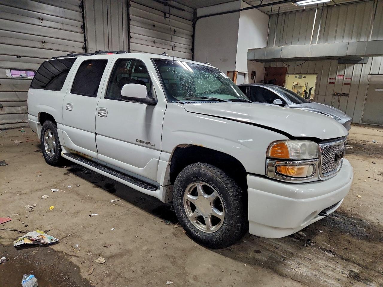 2003 GMC YUKON XL DENALI photo 4