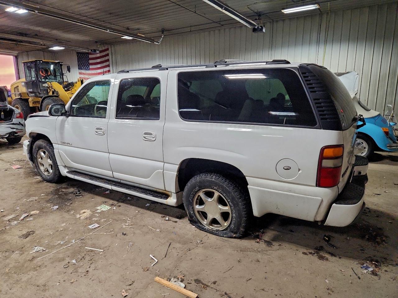 2003 GMC YUKON XL DENALI photo 2
