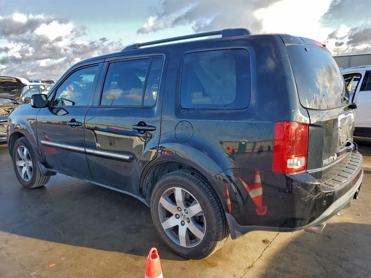 2013 HONDA PILOT TOURING photo 2