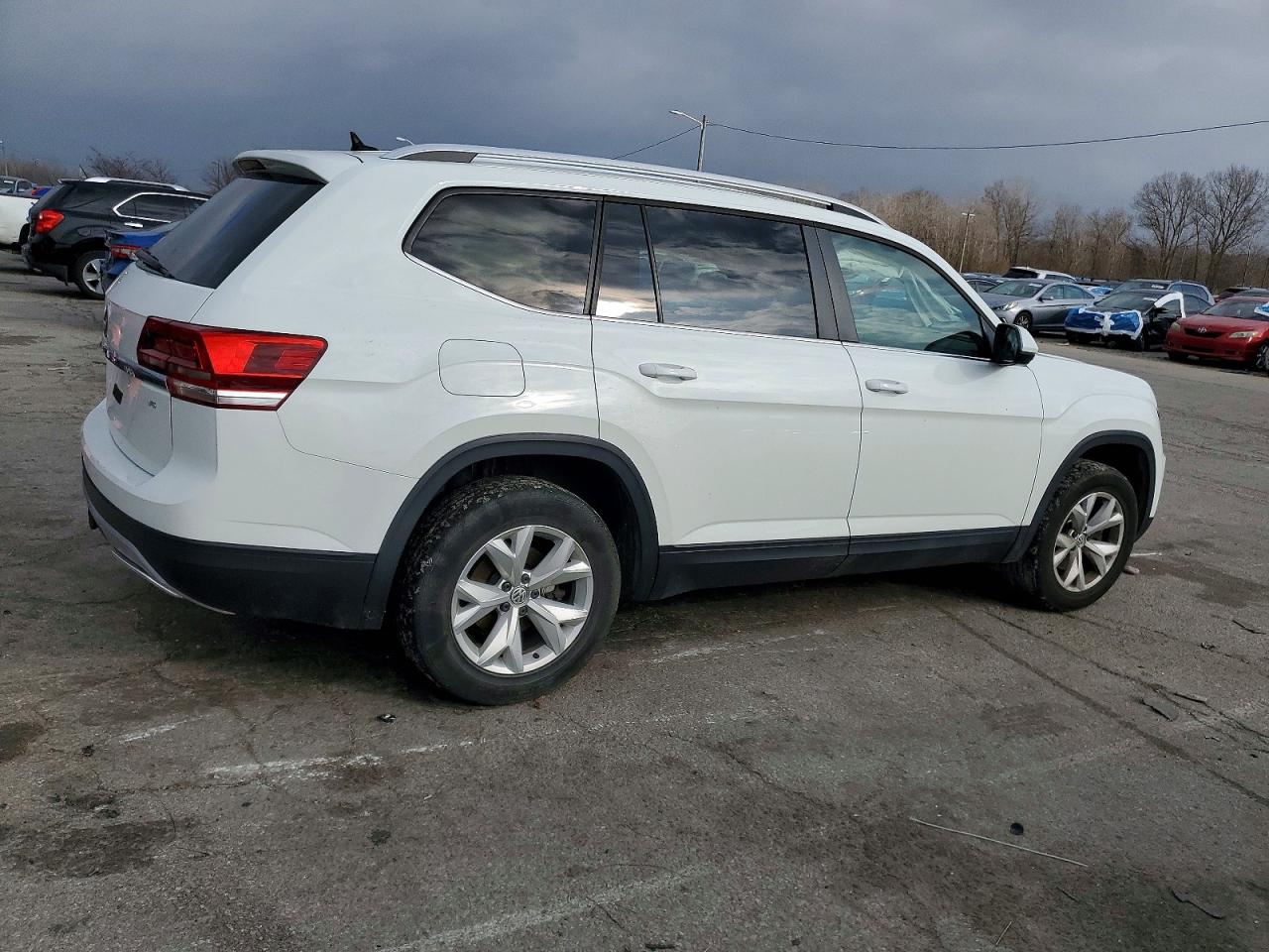 2018 VOLKSWAGEN ATLAS SE photo 3