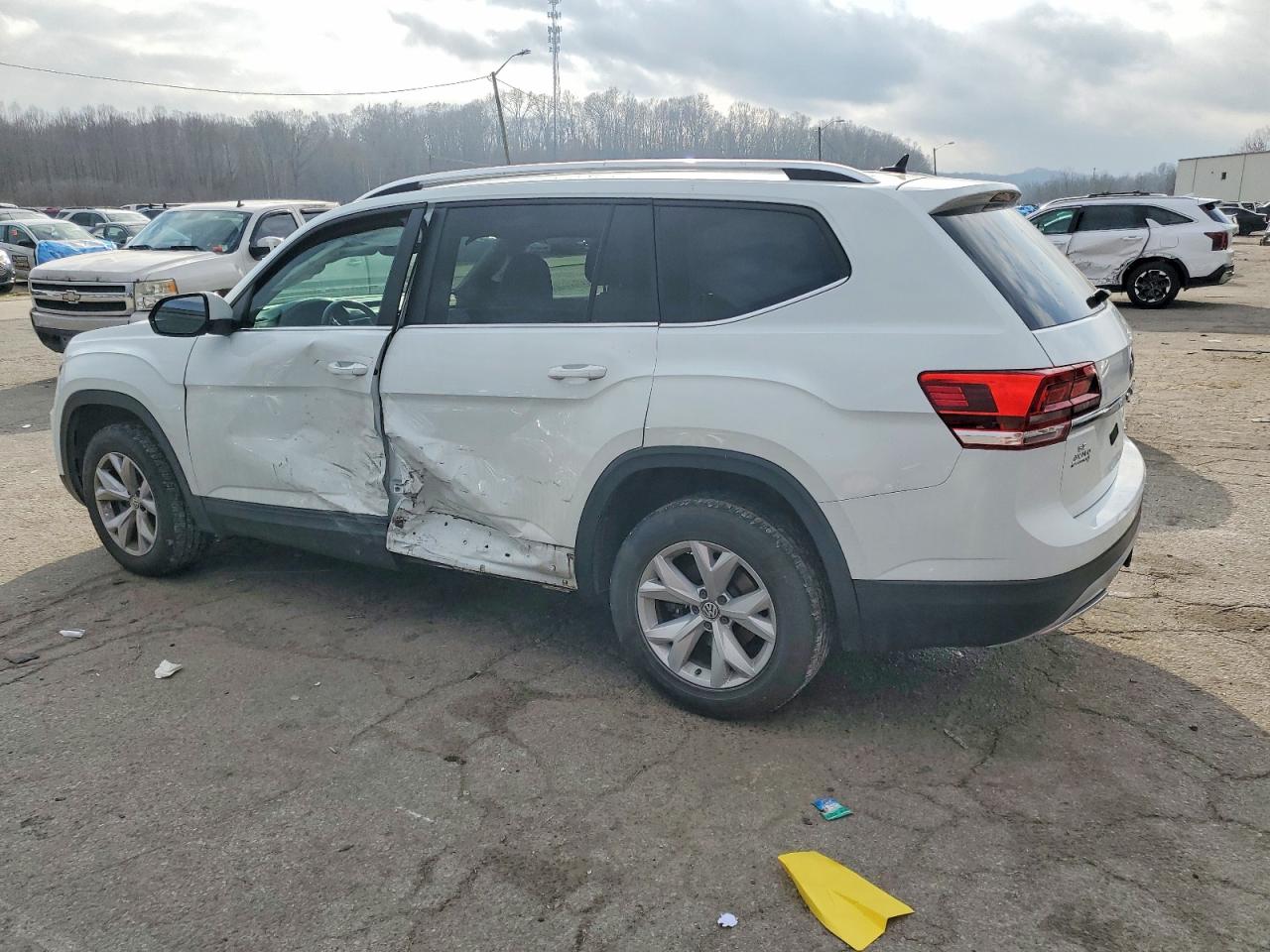 2018 VOLKSWAGEN ATLAS SE photo 2